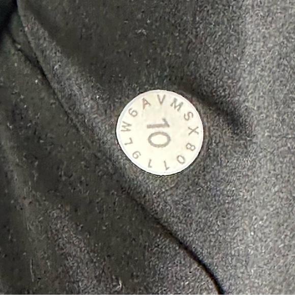 Lululemon On The Fly Crop Woven Black Pant Size 10 - Picture 2 of 7